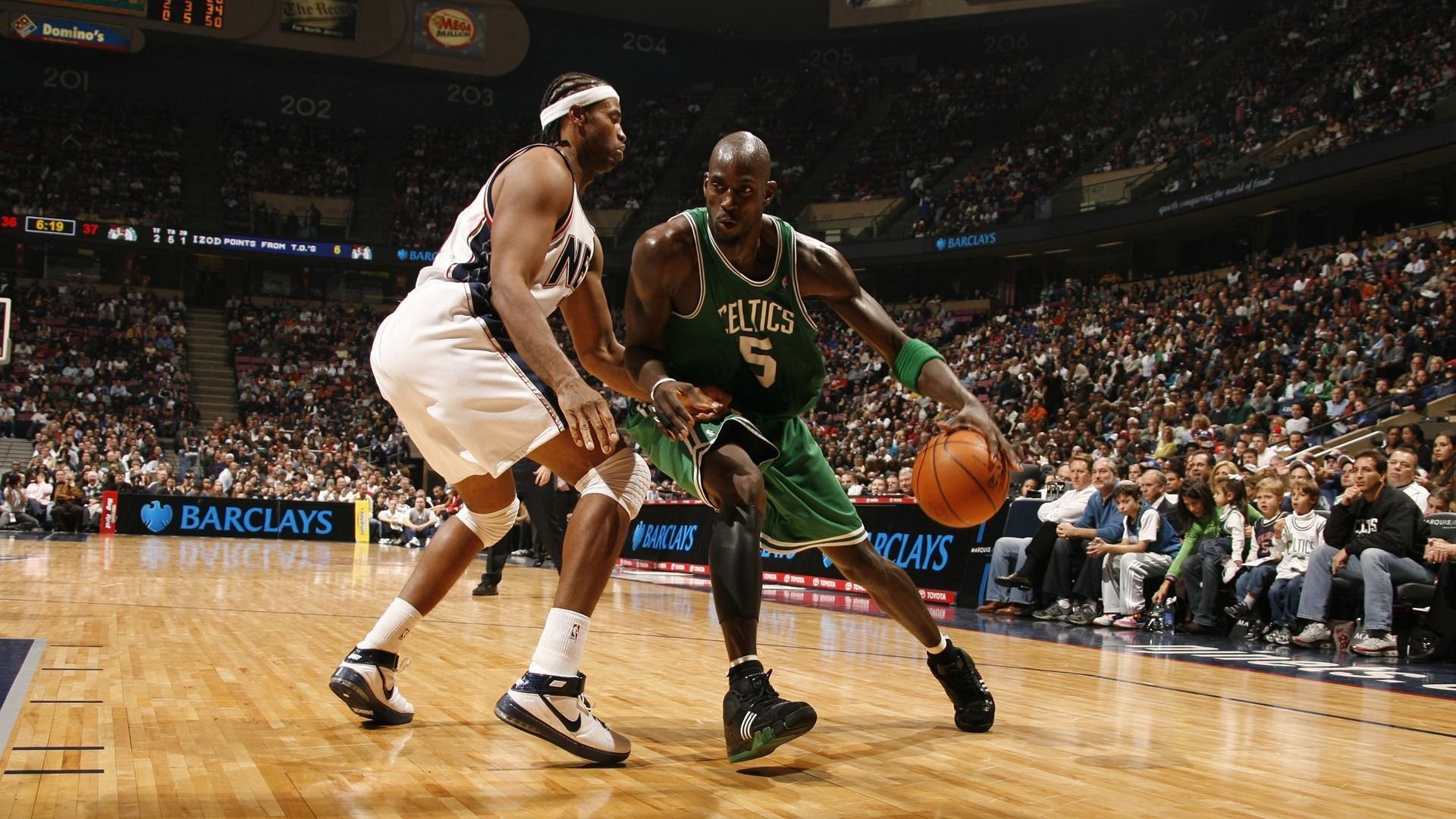 kaiyun官方-绿茵场上的另类和声，国安破荒夜，申花球迷为何高唱助威？国安破荒夜，申花球迷高唱助威——绿茵场上的另类和声